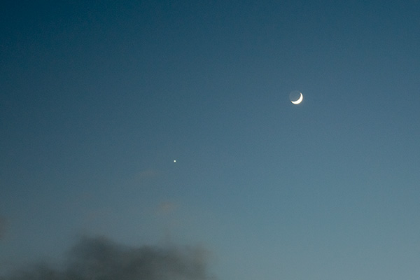 ベランダから見た月と星